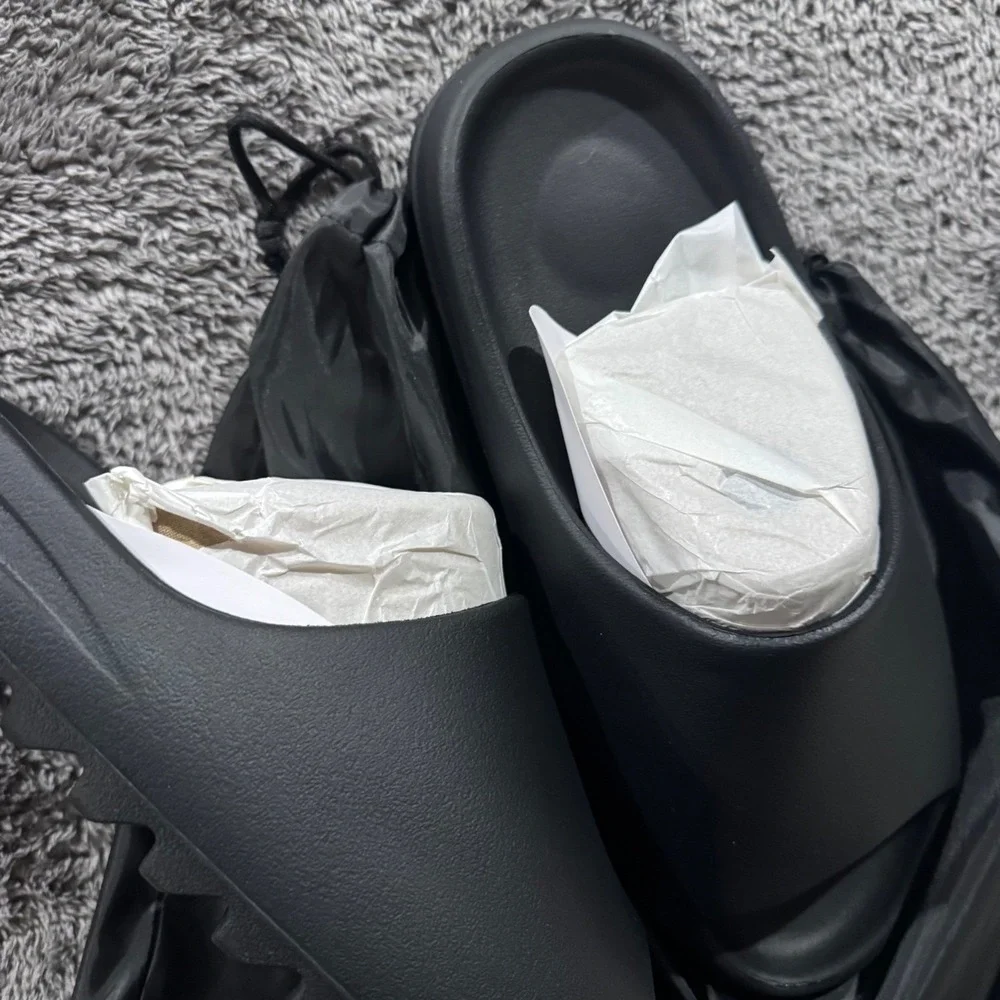 Yeezy YS01 Slide Bundle Mens Black & Cream Slides 9M NEW 2 Pairs with Dust Bags